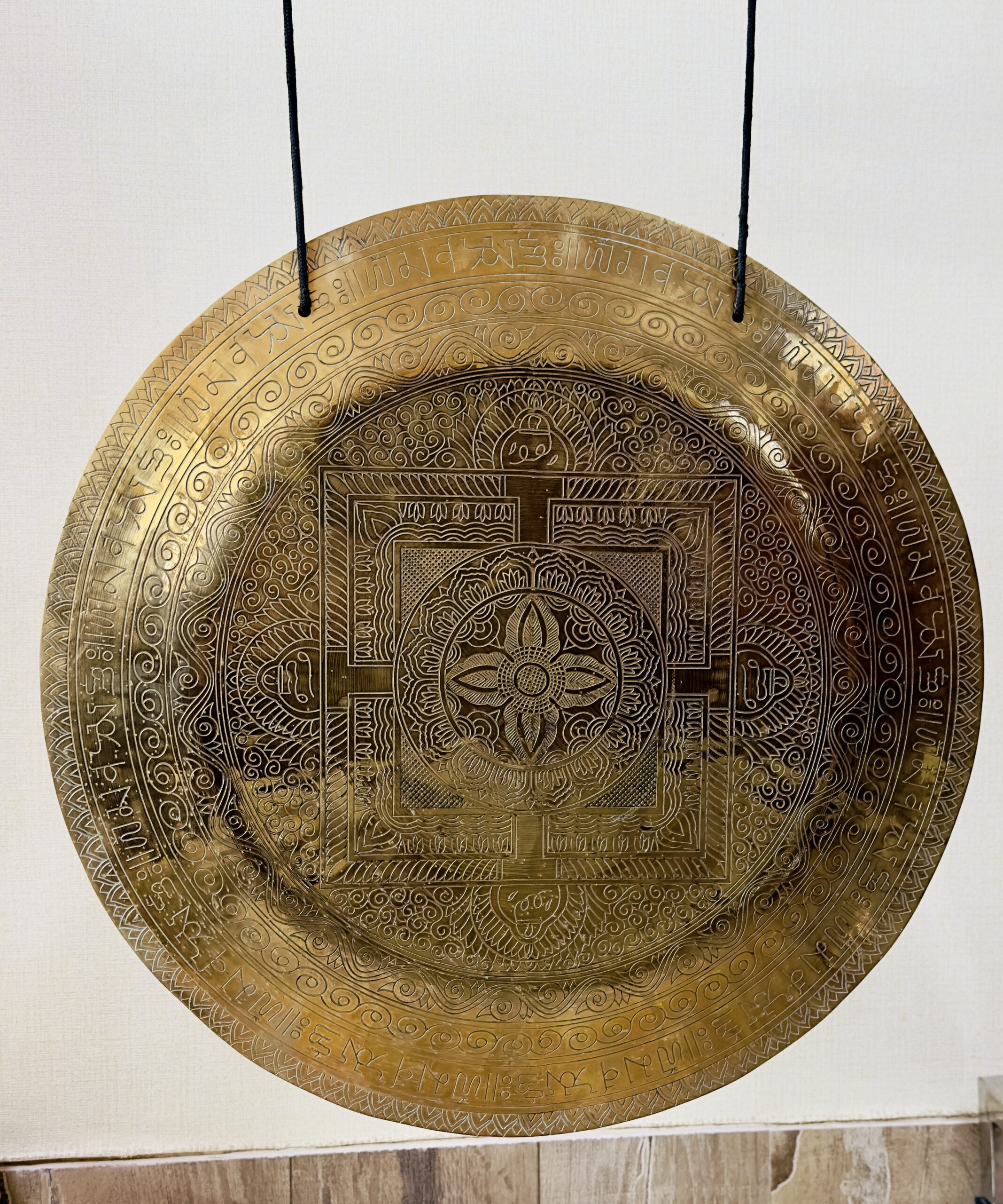 Indian Handcrafted Hand Engraved Designer Gong 22" (55 cm) - 4200 gm